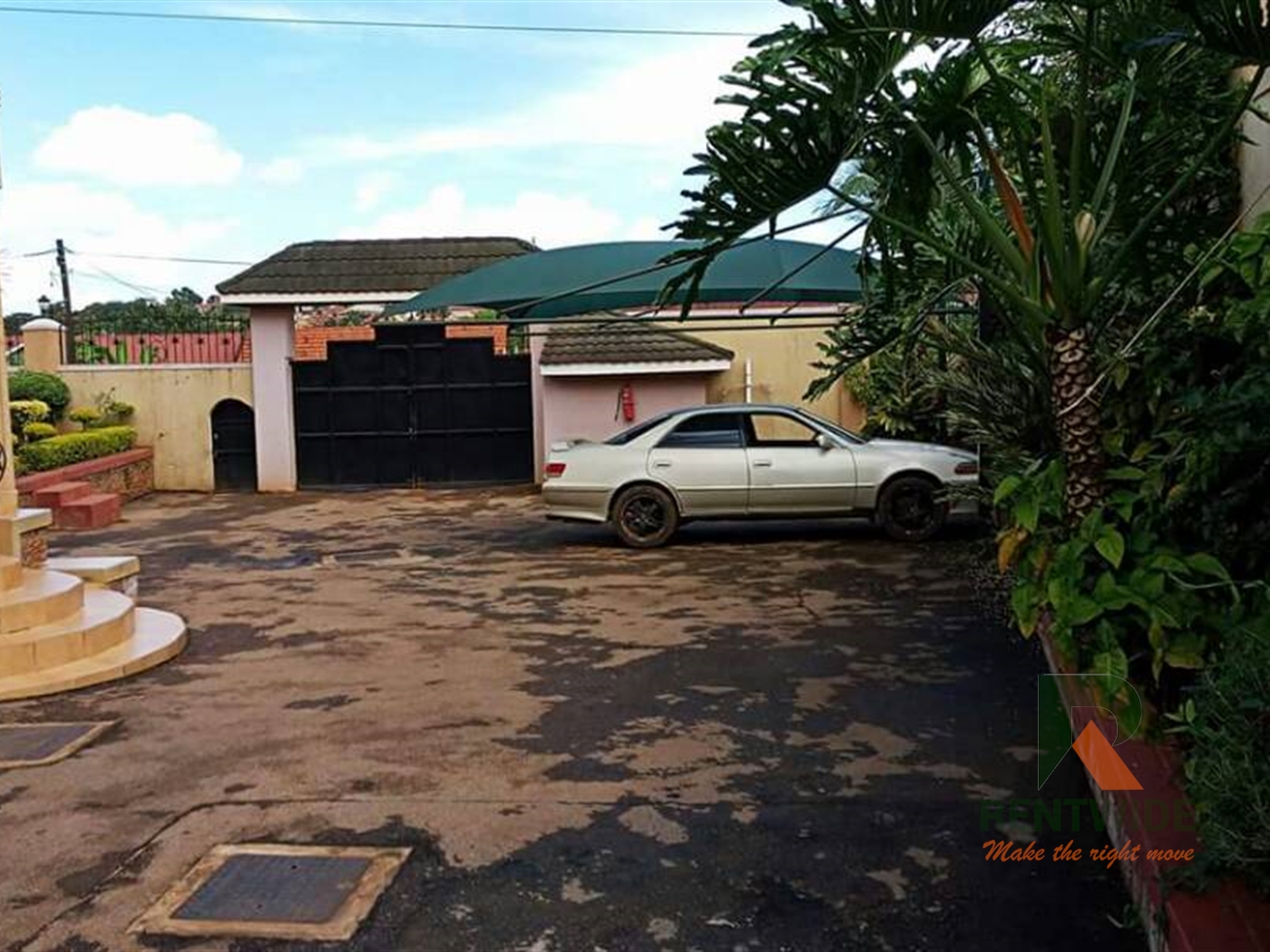 Storeyed house for rent in Mbalwa Wakiso