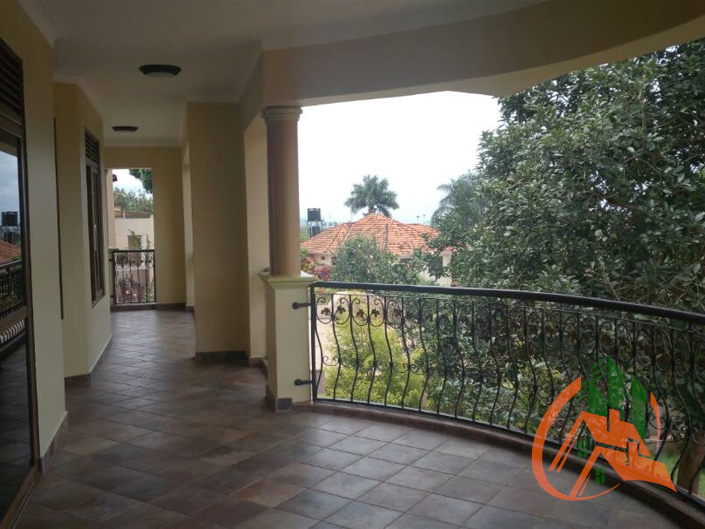 Duplex for rent in Mutungo Kampala