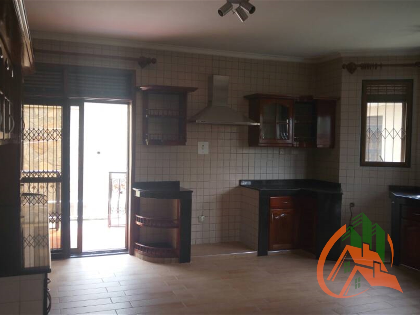 Duplex for rent in Mutungo Kampala