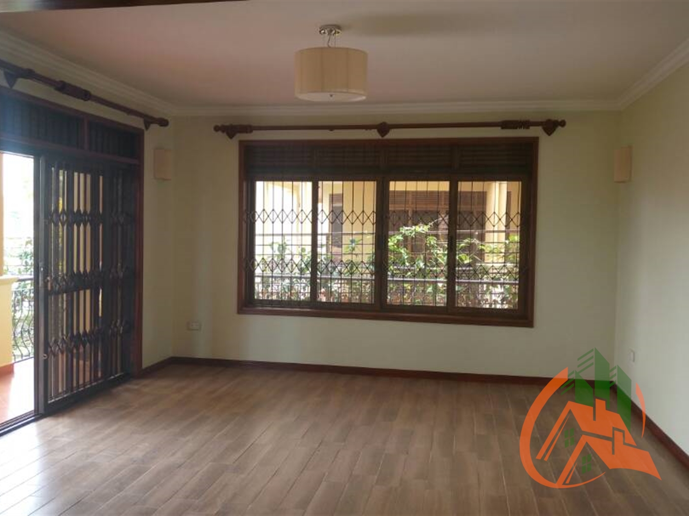 Duplex for rent in Mutungo Kampala