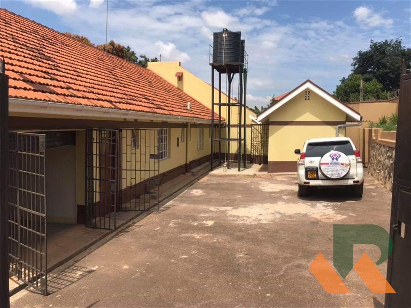 Duplex for sale in Mutungo Kampala