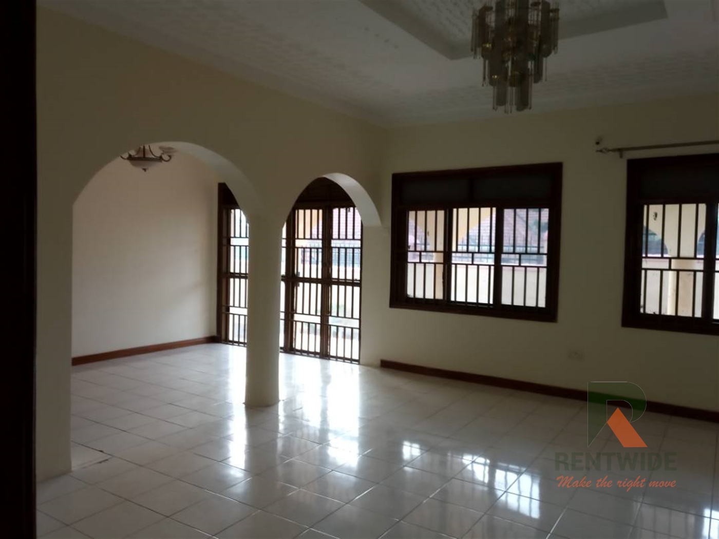 Bungalow for rent in Kiwaatule Kampala