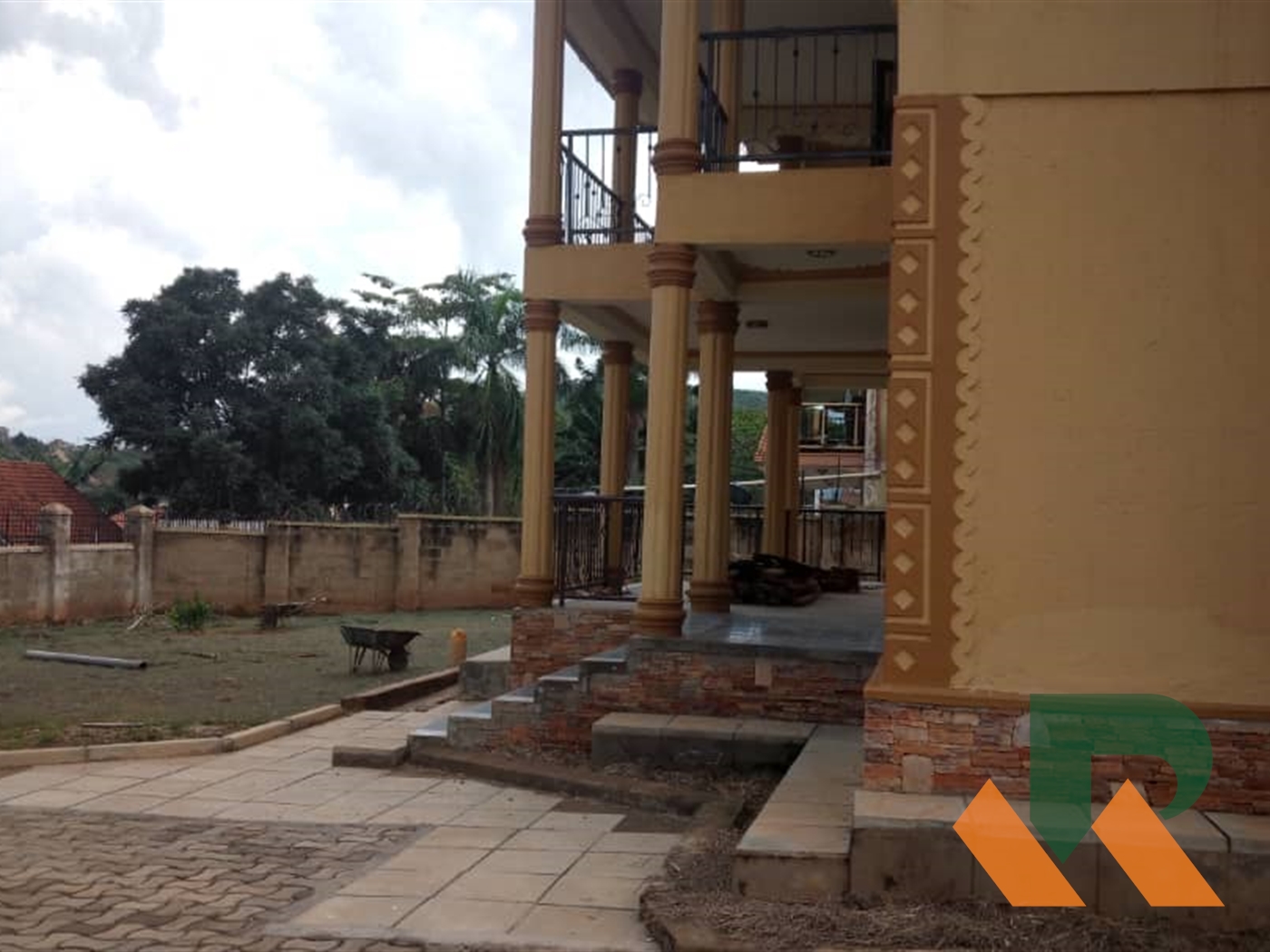 Maisonette for rent in Lweza Wakiso
