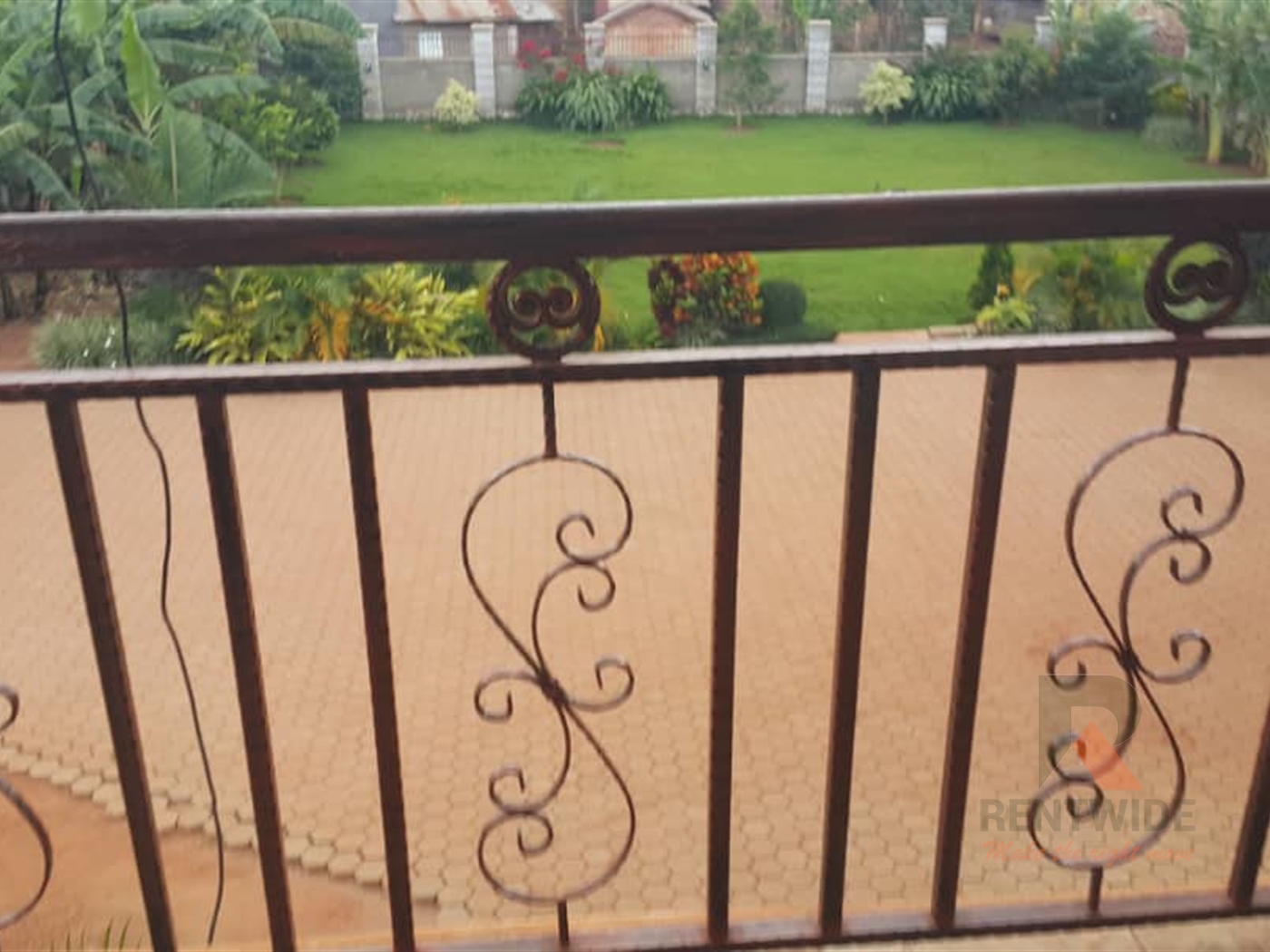 Maisonette for sale in Bwebajja Wakiso