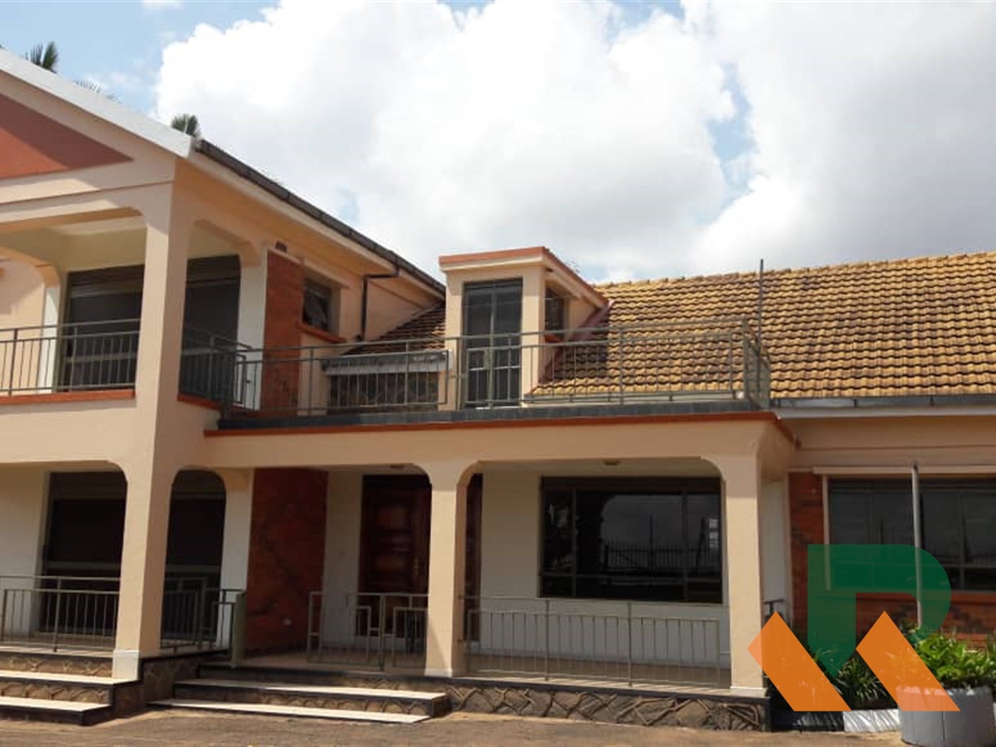 Storeyed house for rent in Bukoto Kampala