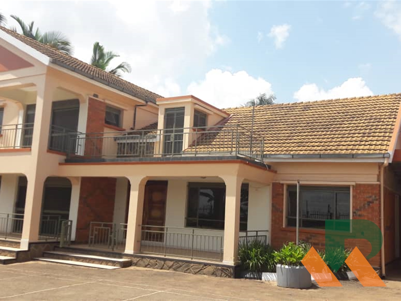 Storeyed house for rent in Bukoto Kampala