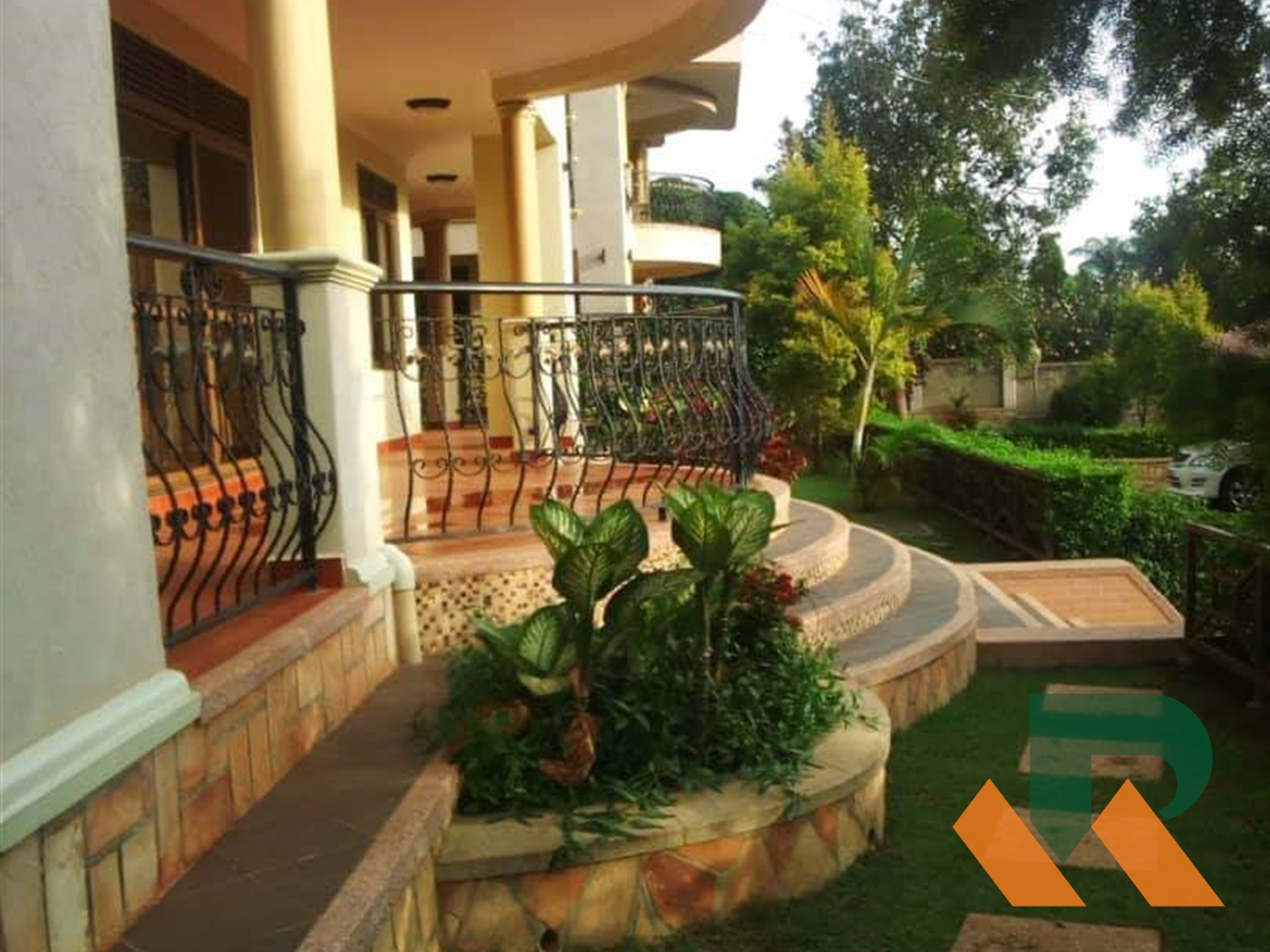 Duplex for rent in Mutungo Kampala