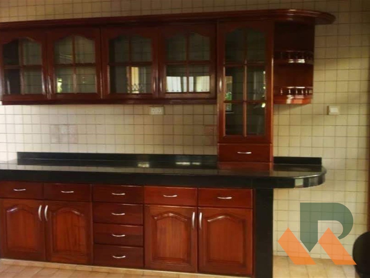 Duplex for rent in Mutungo Kampala