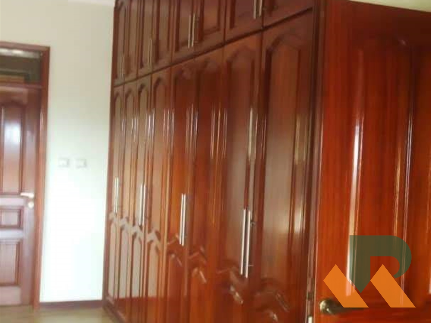 Duplex for rent in Mutungo Kampala