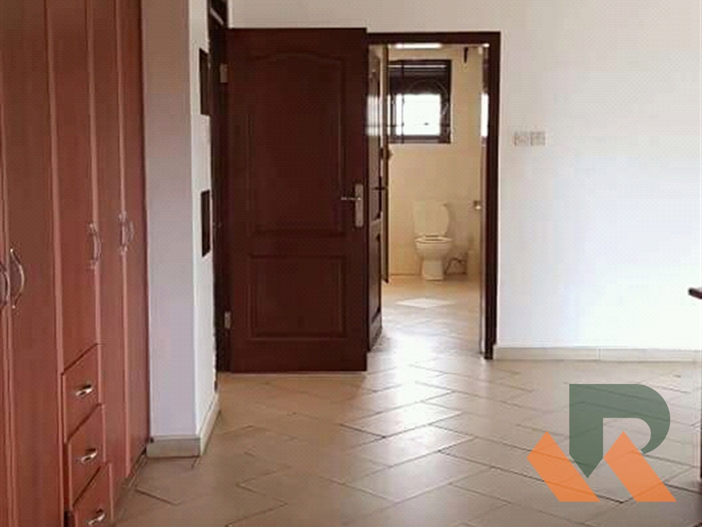 Storeyed house for rent in Bugoloobi Kampala