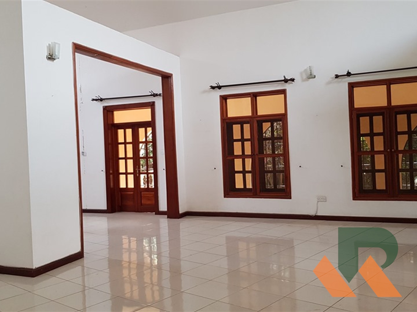 Bungalow for rent in Bugoloobi Kampala