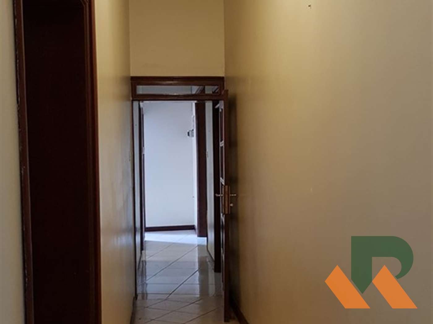 Bungalow for rent in Bugoloobi Kampala