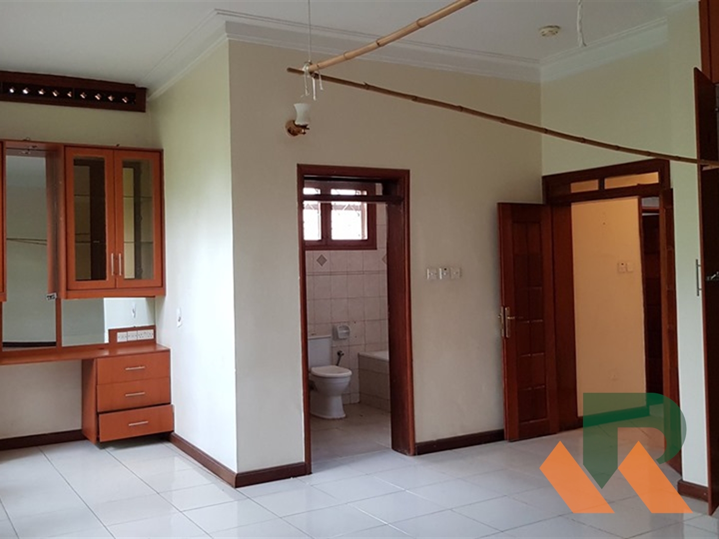 Bungalow for rent in Bugoloobi Kampala