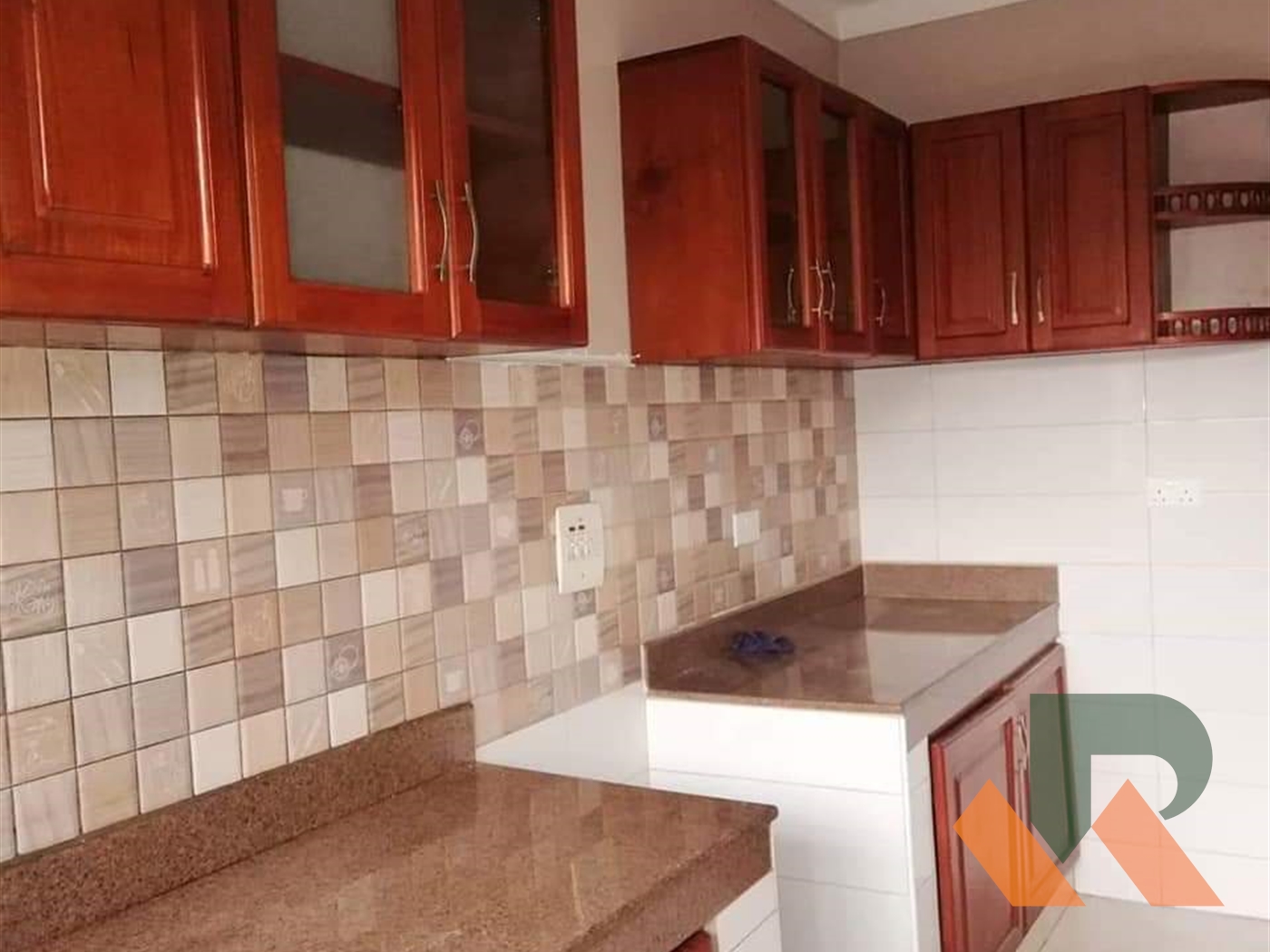 Duplex for rent in Kiwaatule Kampala