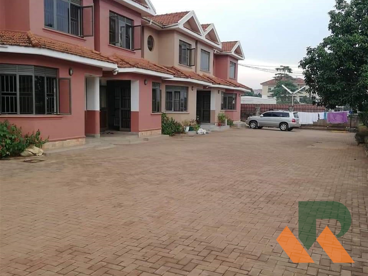 Duplex for rent in Kiwaatule Kampala