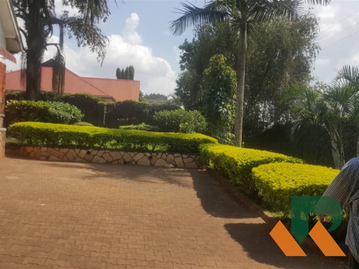 Bungalow for rent in Naalya Kampala