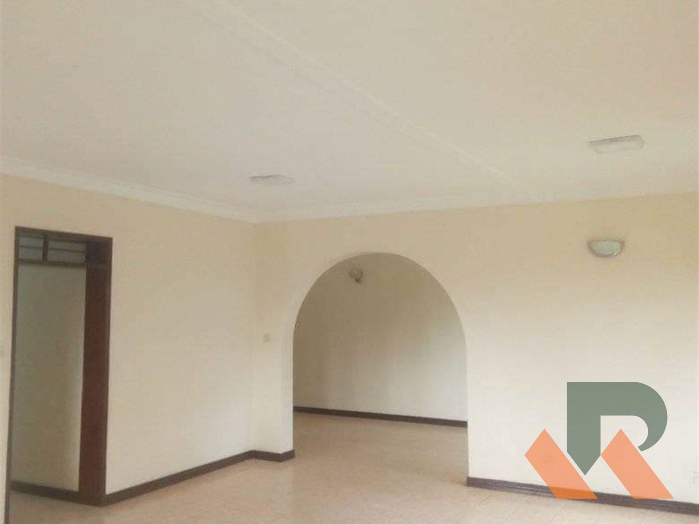 Bungalow for rent in Bugoloobi Kampala