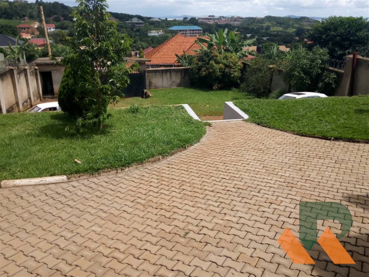 Maisonette for sale in Bwebajja Wakiso