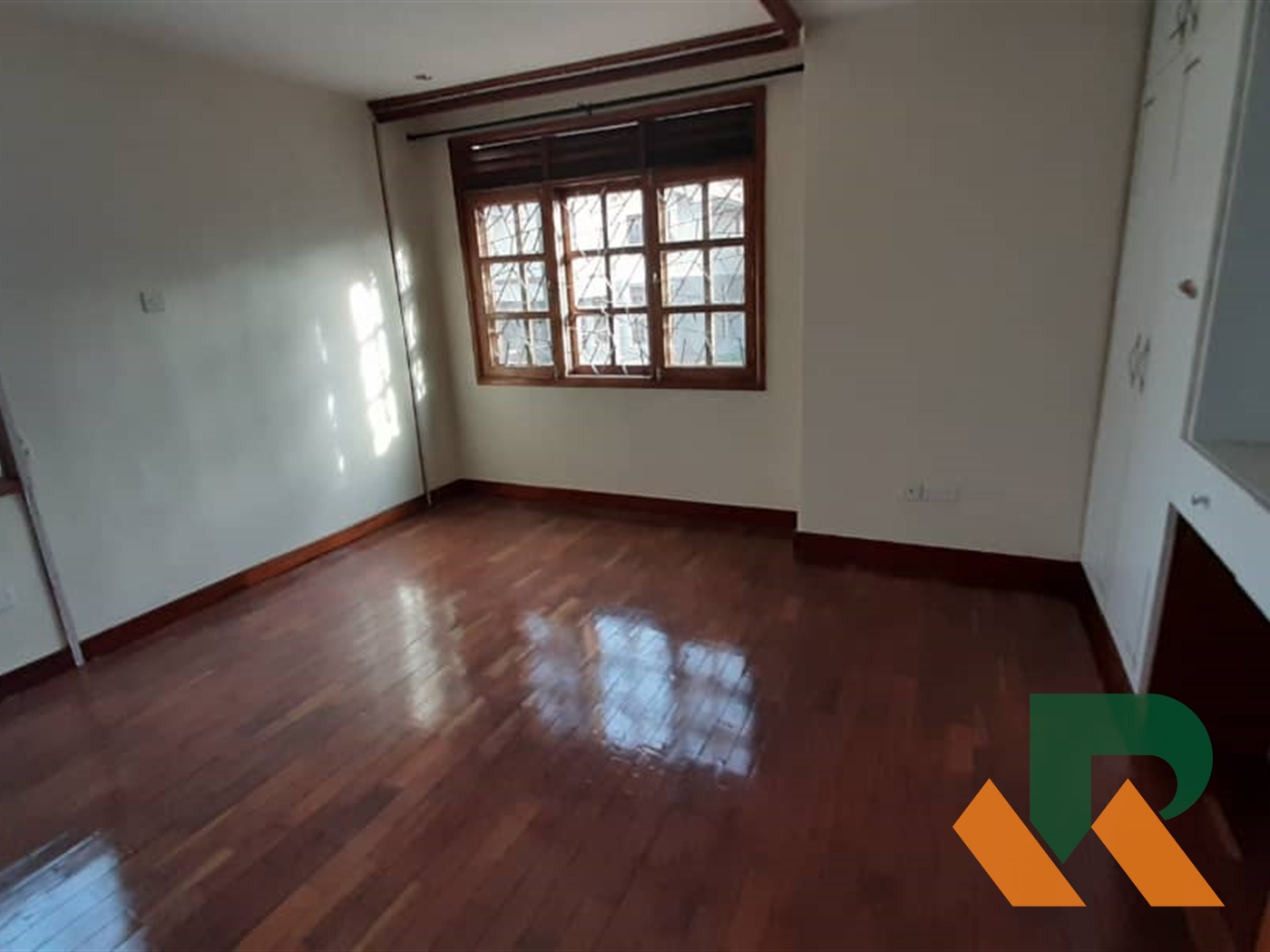 Storeyed house for rent in Bugoloobi Kampala