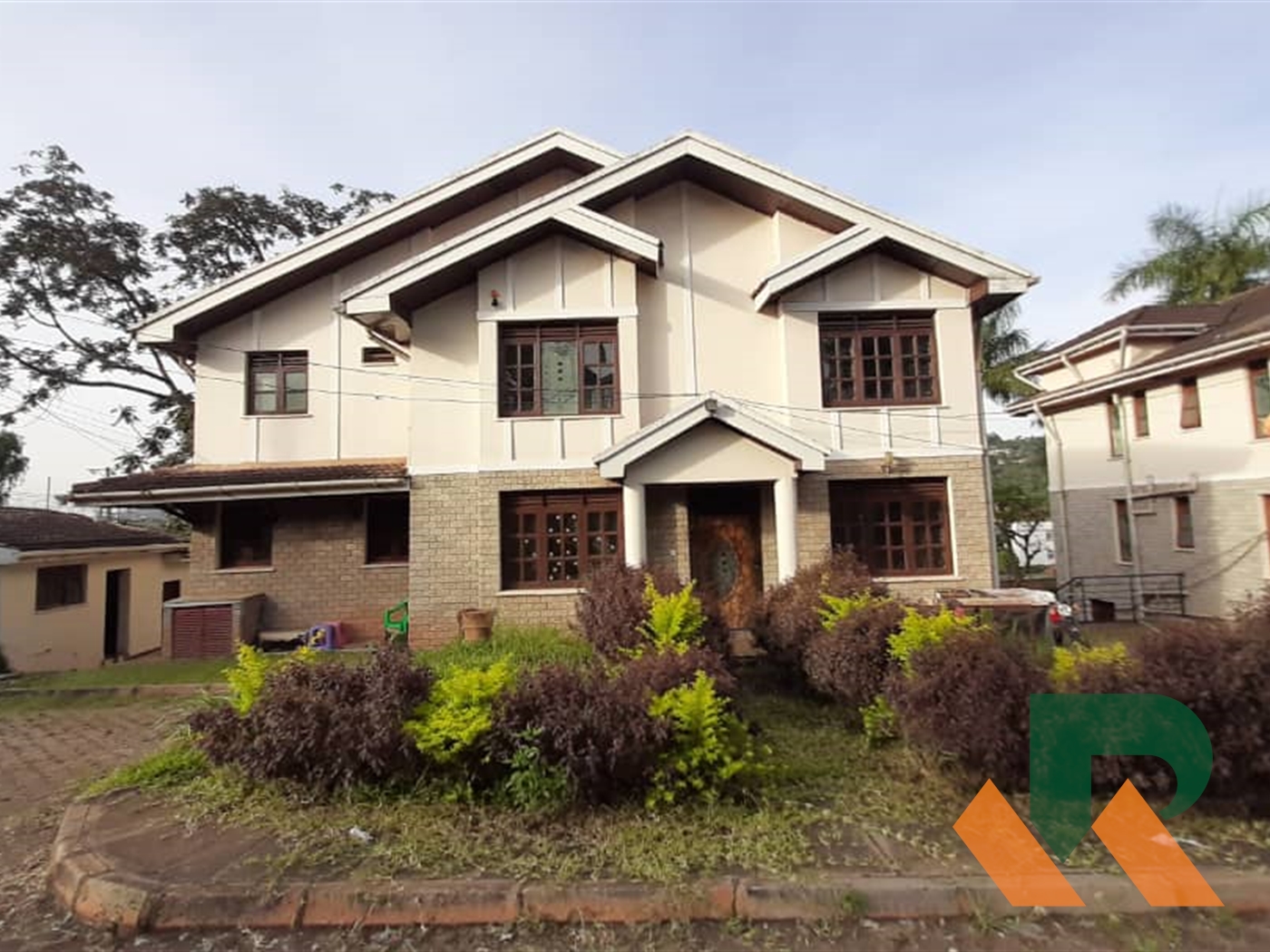 Storeyed house for rent in Bugoloobi Kampala