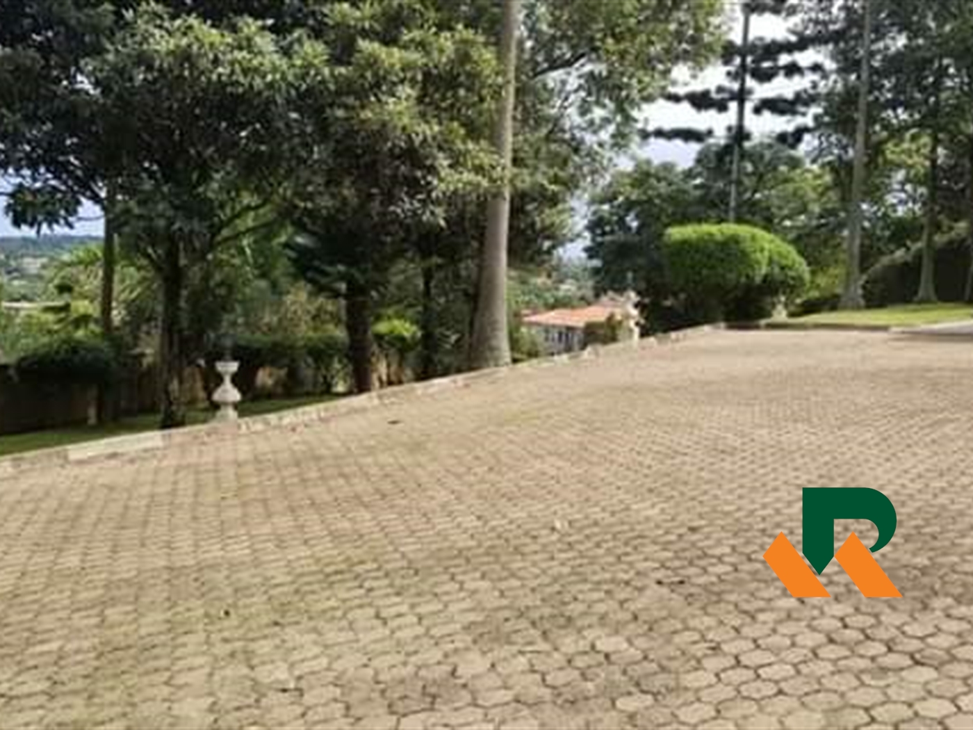 Mansion for sale in Munyonyo Kampala