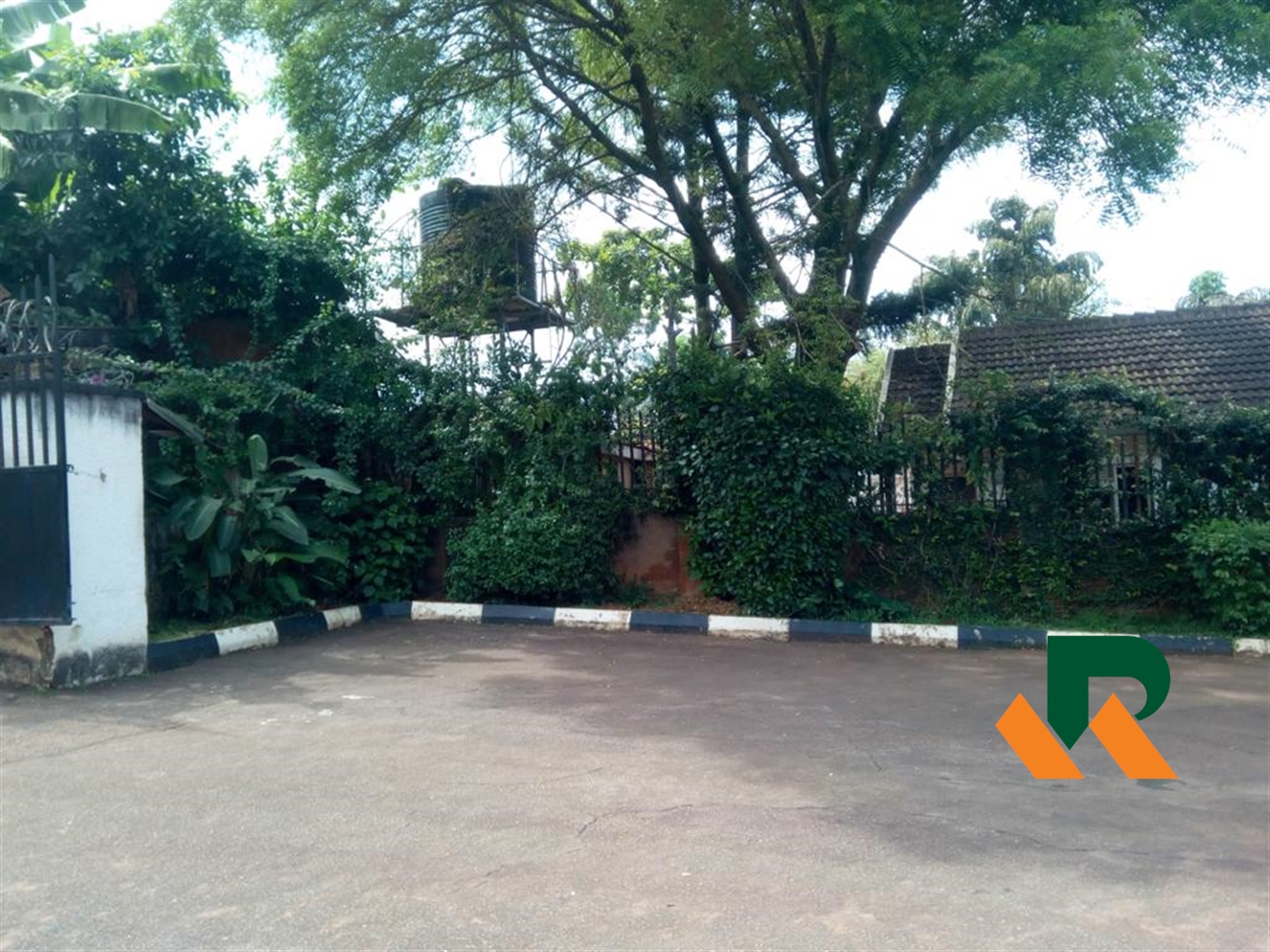 Bungalow for rent in Bugoloobi Kampala