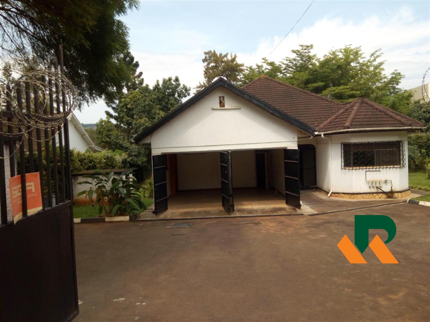 Bungalow for rent in Bugoloobi Kampala