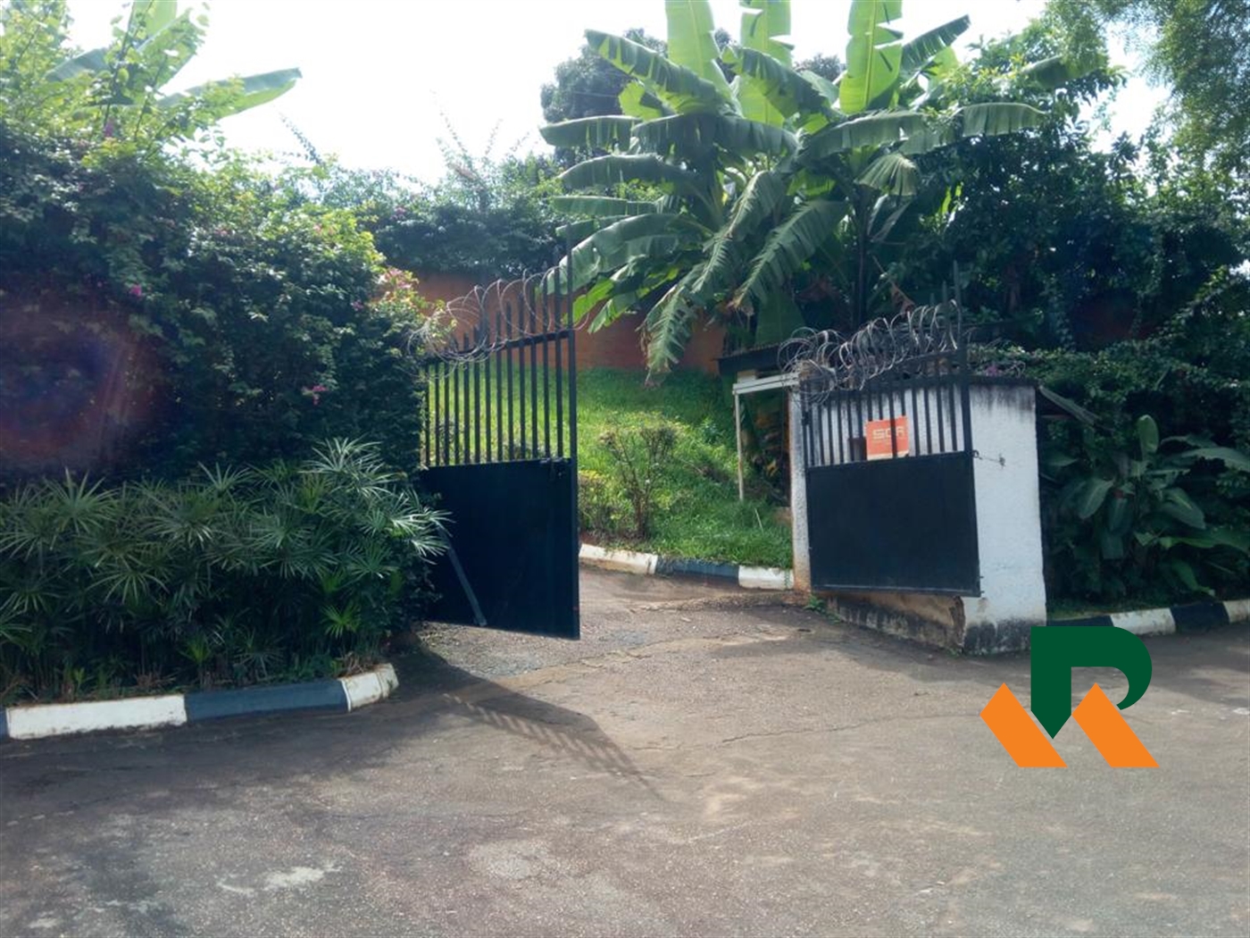 Bungalow for rent in Bugoloobi Kampala