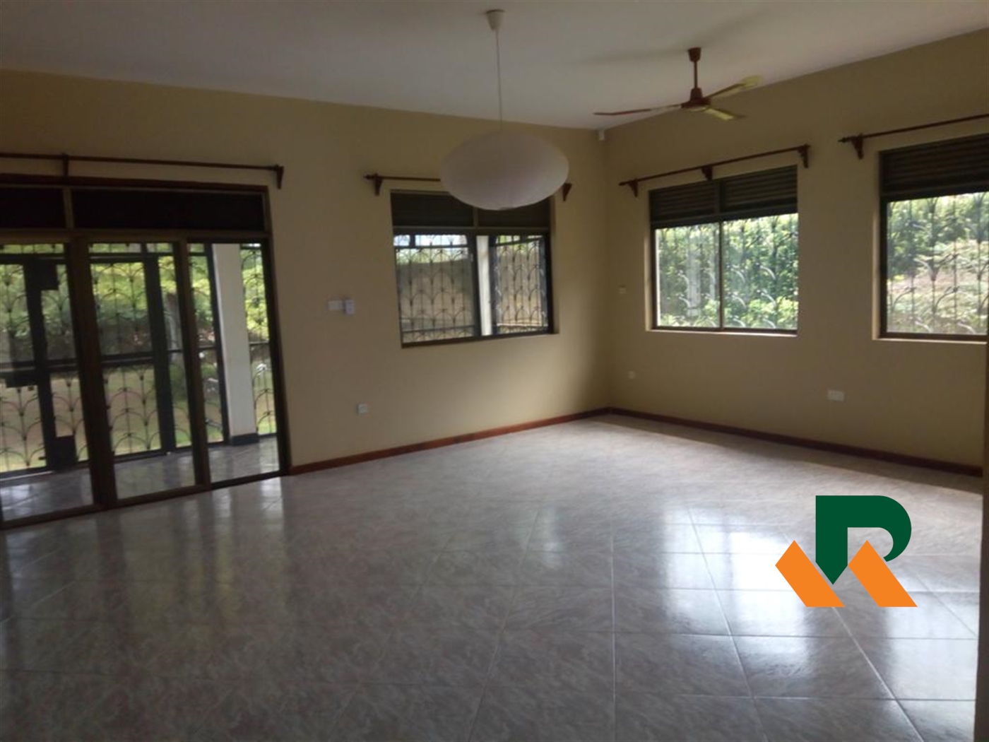 Bungalow for rent in Bugoloobi Kampala