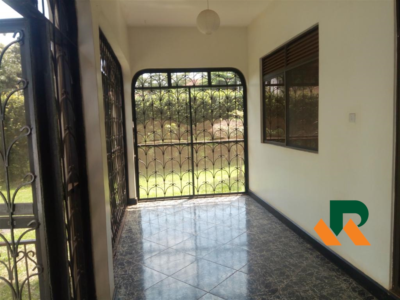 Bungalow for rent in Bugoloobi Kampala