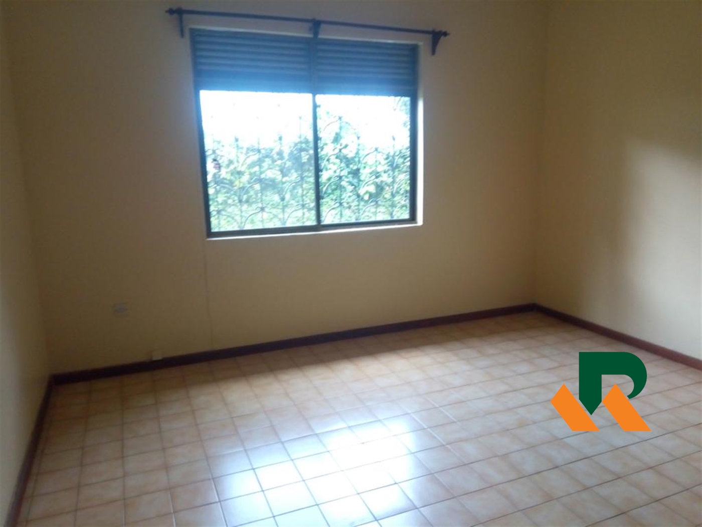 Bungalow for rent in Bugoloobi Kampala