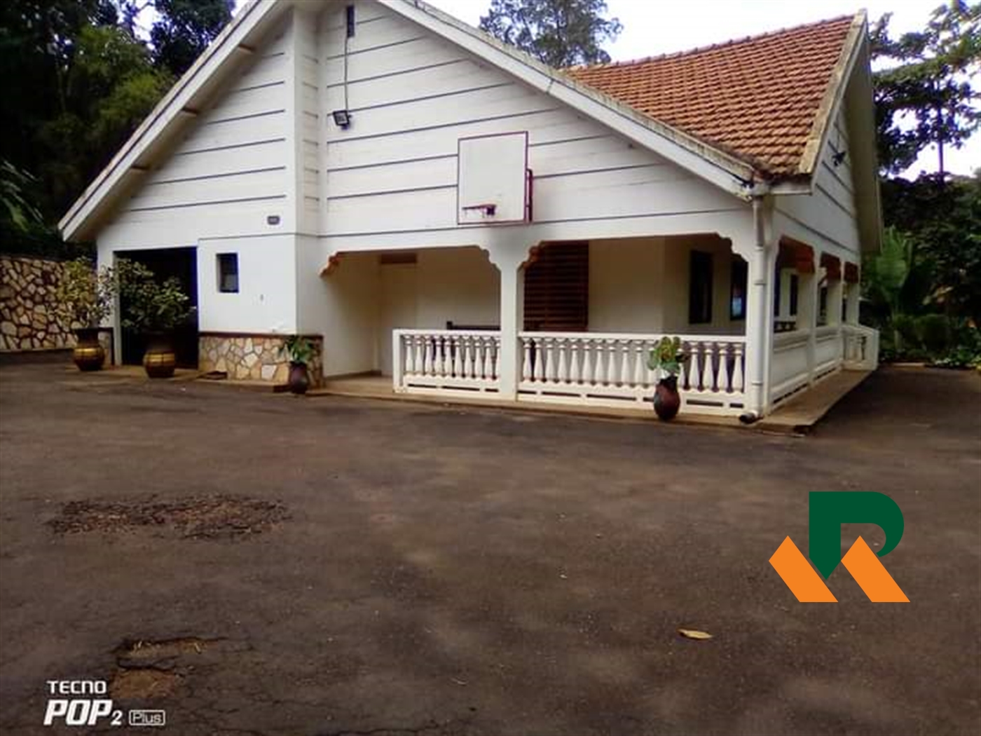 Bungalow for rent in Kololo Kampala