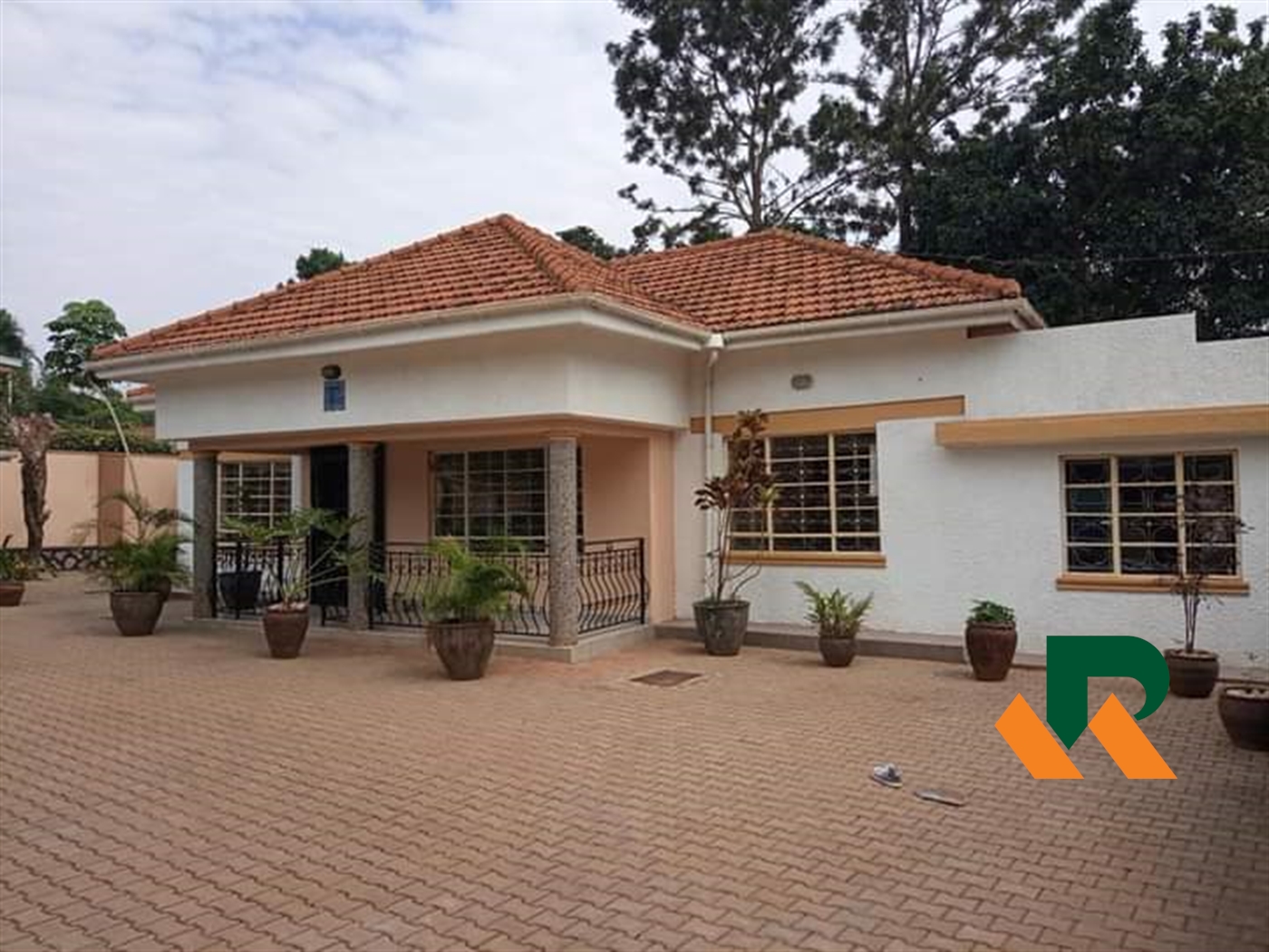 Bungalow for rent in Muyenga Kampala