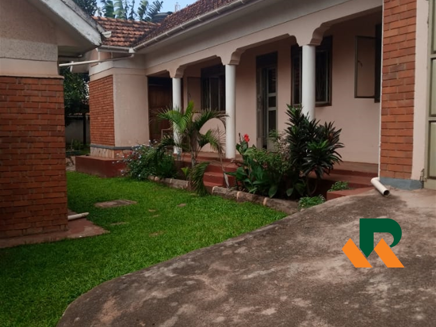 Bungalow for rent in Bukoto Kampala