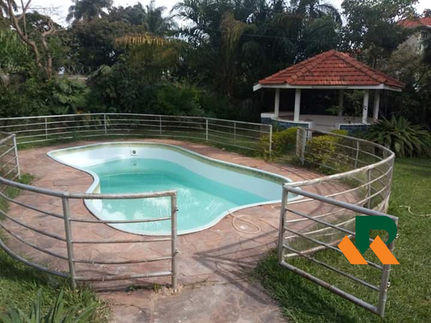 Bungalow for rent in Bugoloobi Kampala