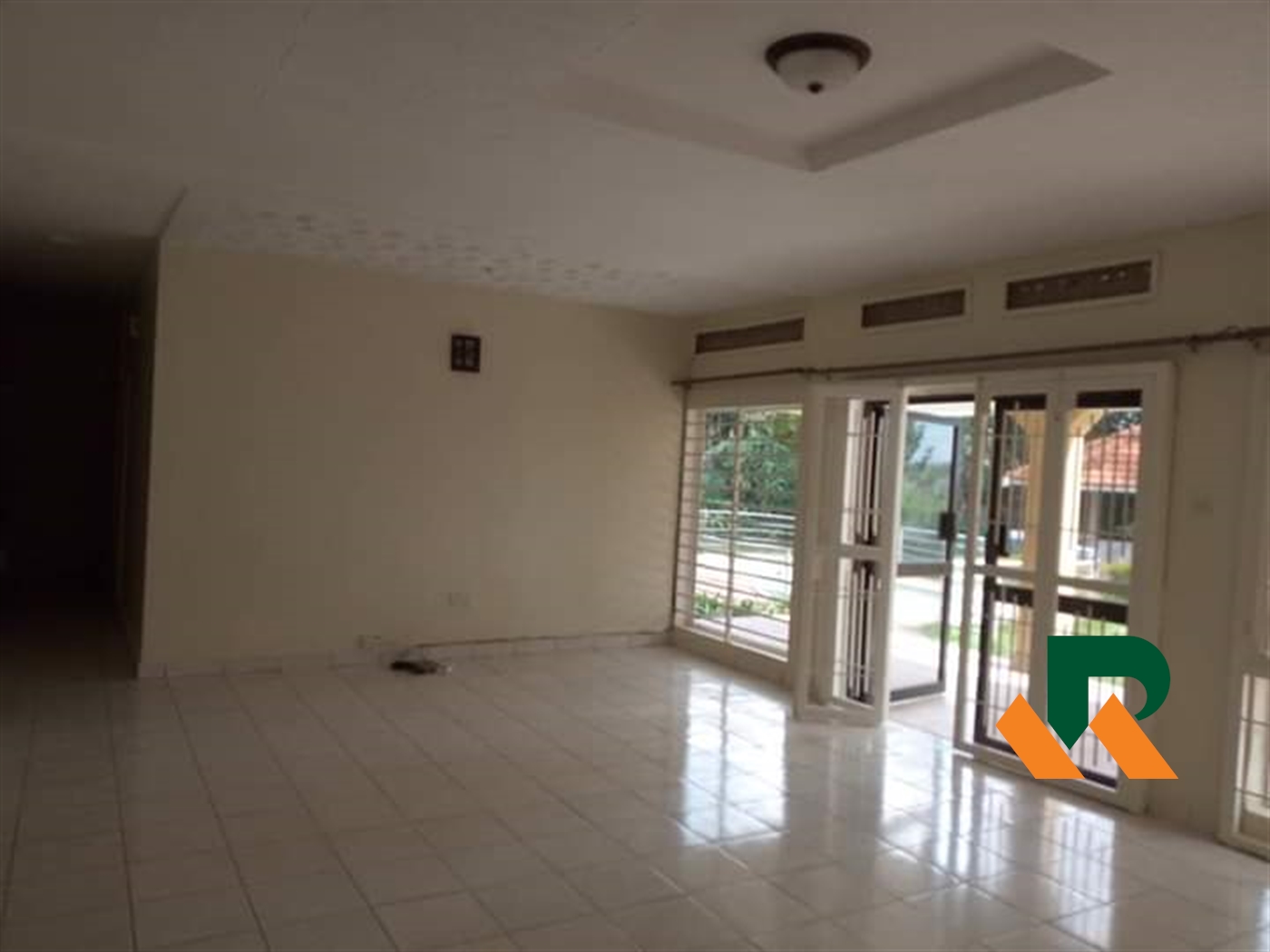 Bungalow for rent in Bugoloobi Kampala