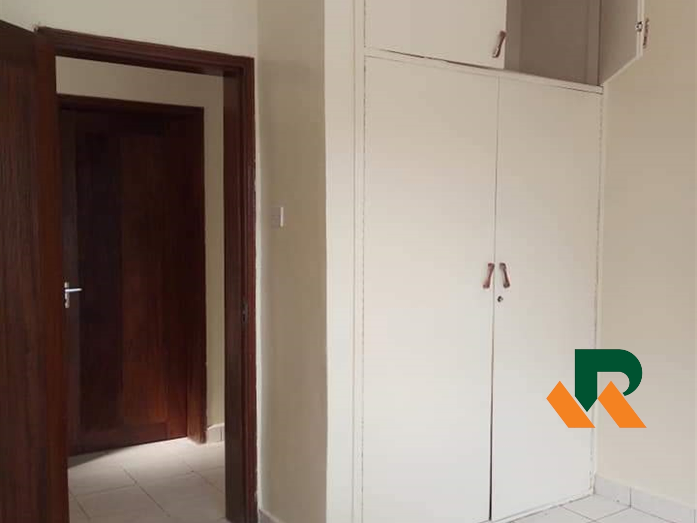 Bungalow for rent in Bugoloobi Kampala