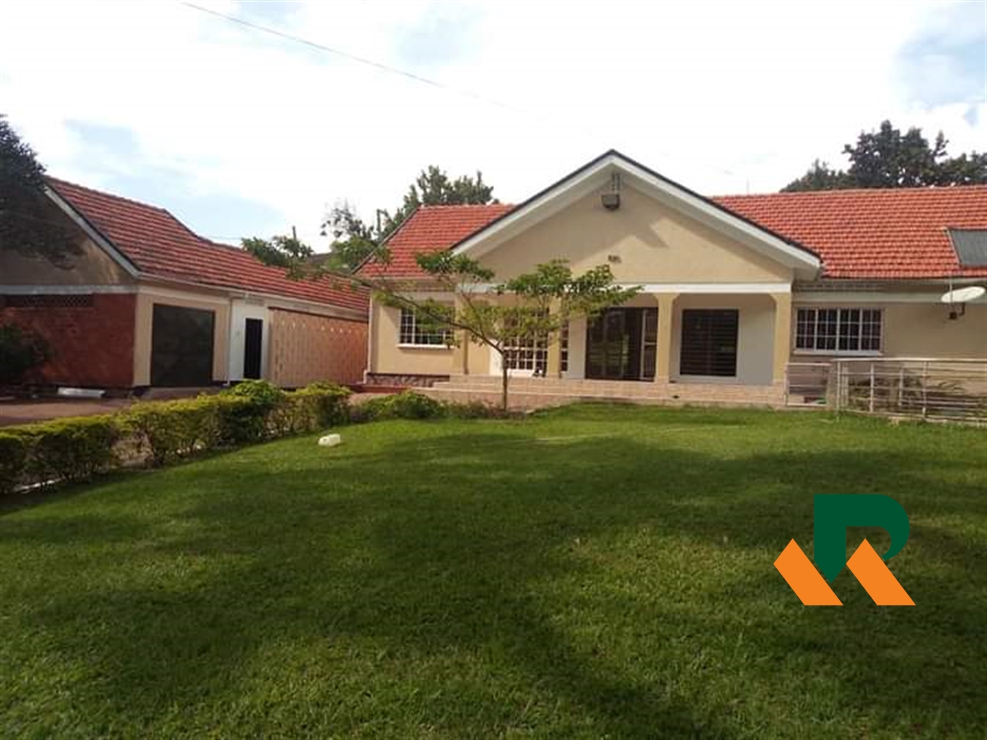 Bungalow for rent in Bugoloobi Kampala