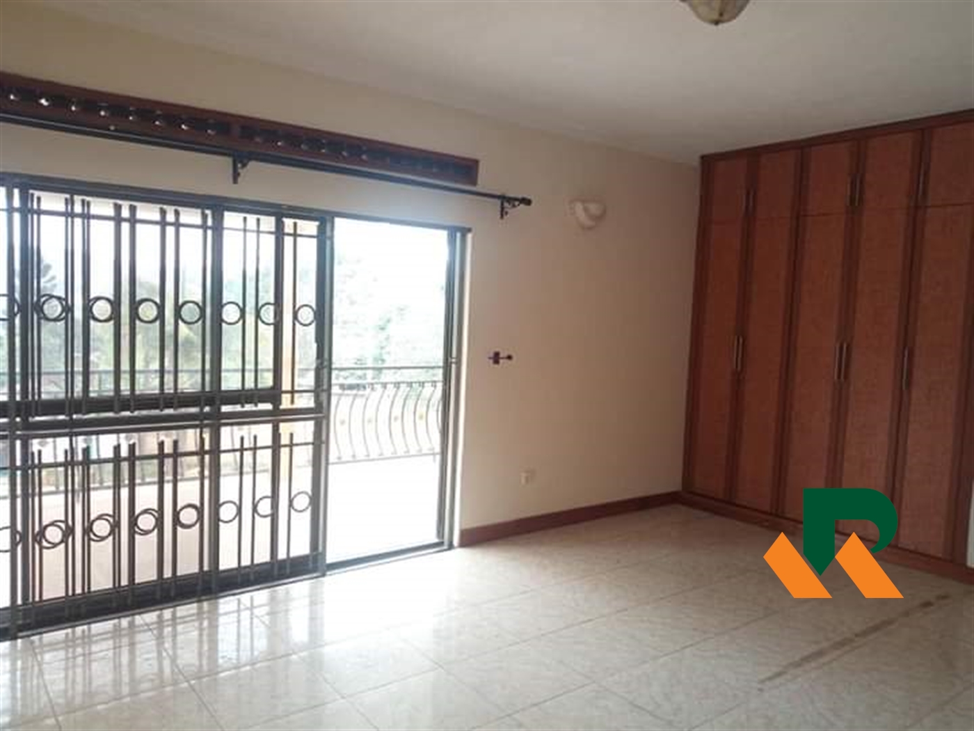 Storeyed house for rent in Bugoloobi Kampala