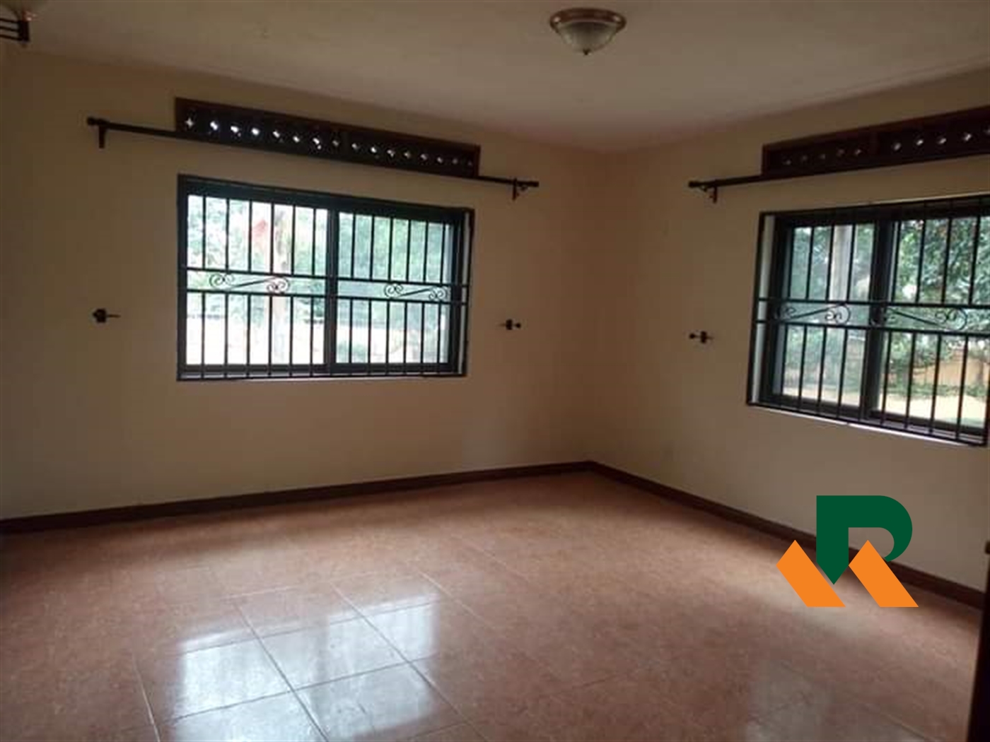 Storeyed house for rent in Bugoloobi Kampala