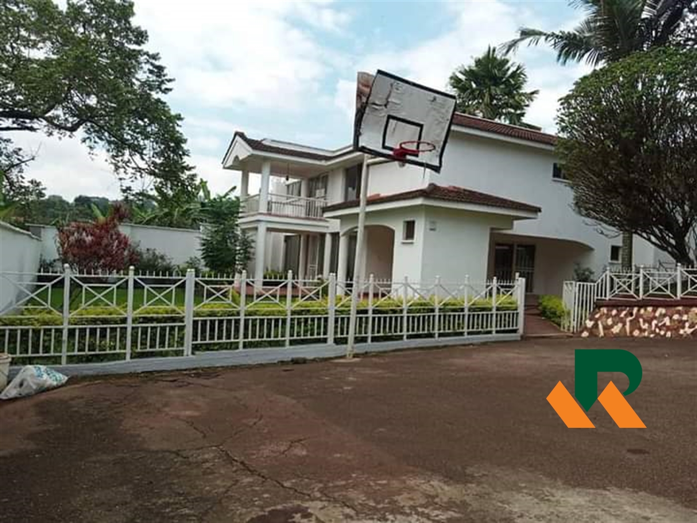 Storeyed house for rent in Kololo Kampala