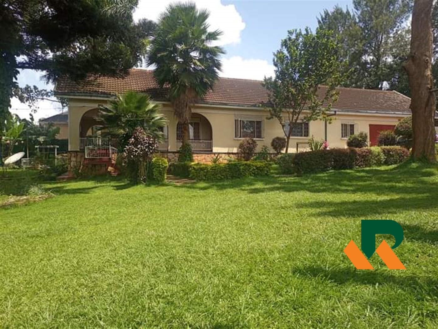 Bungalow for sale in Mutungo Kampala