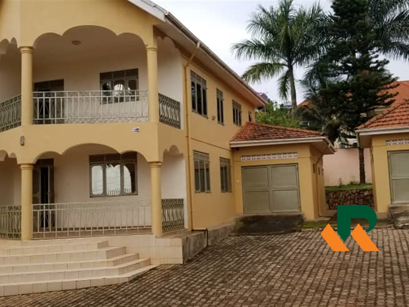 Storeyed house for rent in Mutungo Kampala