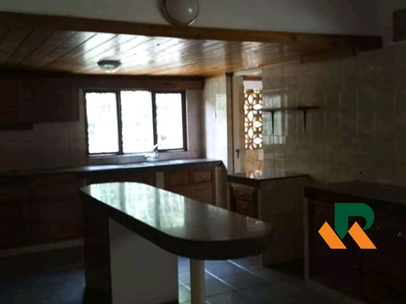 Bungalow for rent in Bugoloobi Kampala