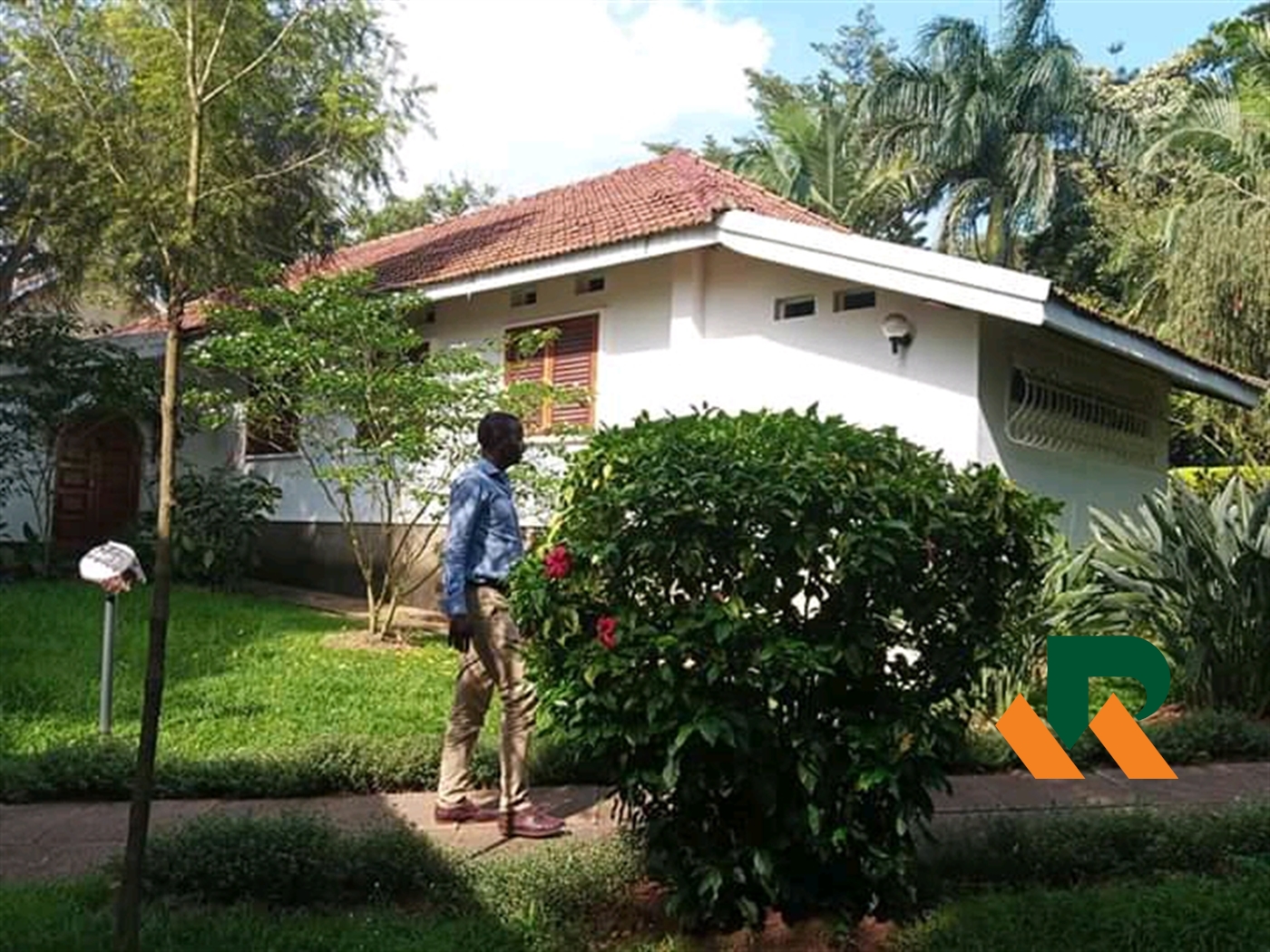 Bungalow for rent in Bugoloobi Kampala