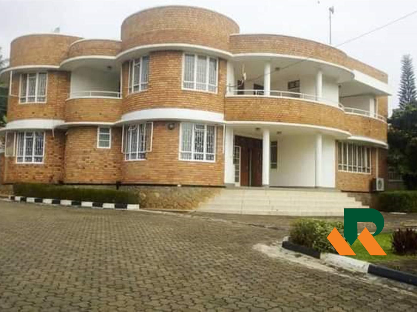 Storeyed house for rent in Muyenga Kampala