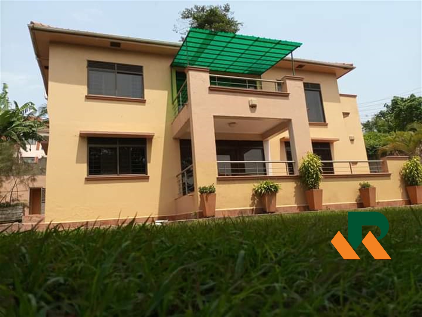 Storeyed house for rent in Muyenga Kampala