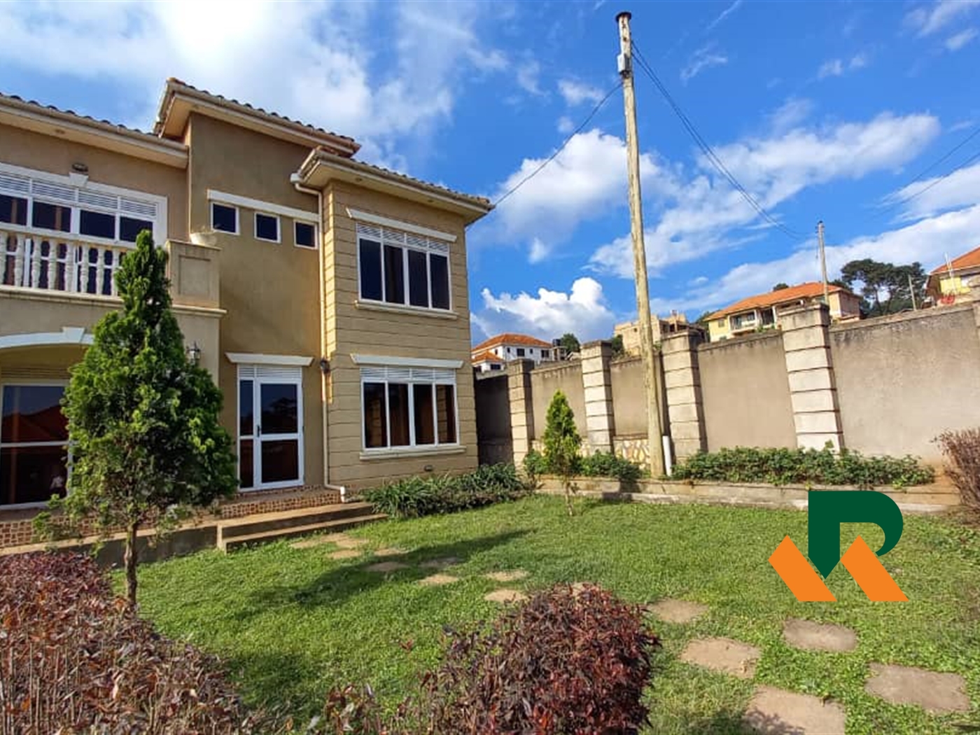 Storeyed house for sale in Munyonyo Kampala