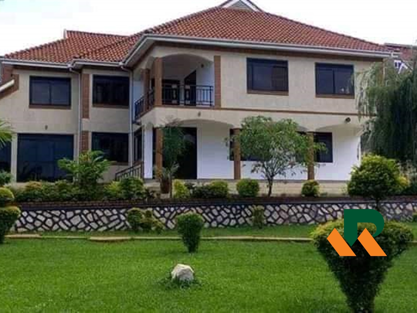 Storeyed house for rent in Bugoloobi Kampala