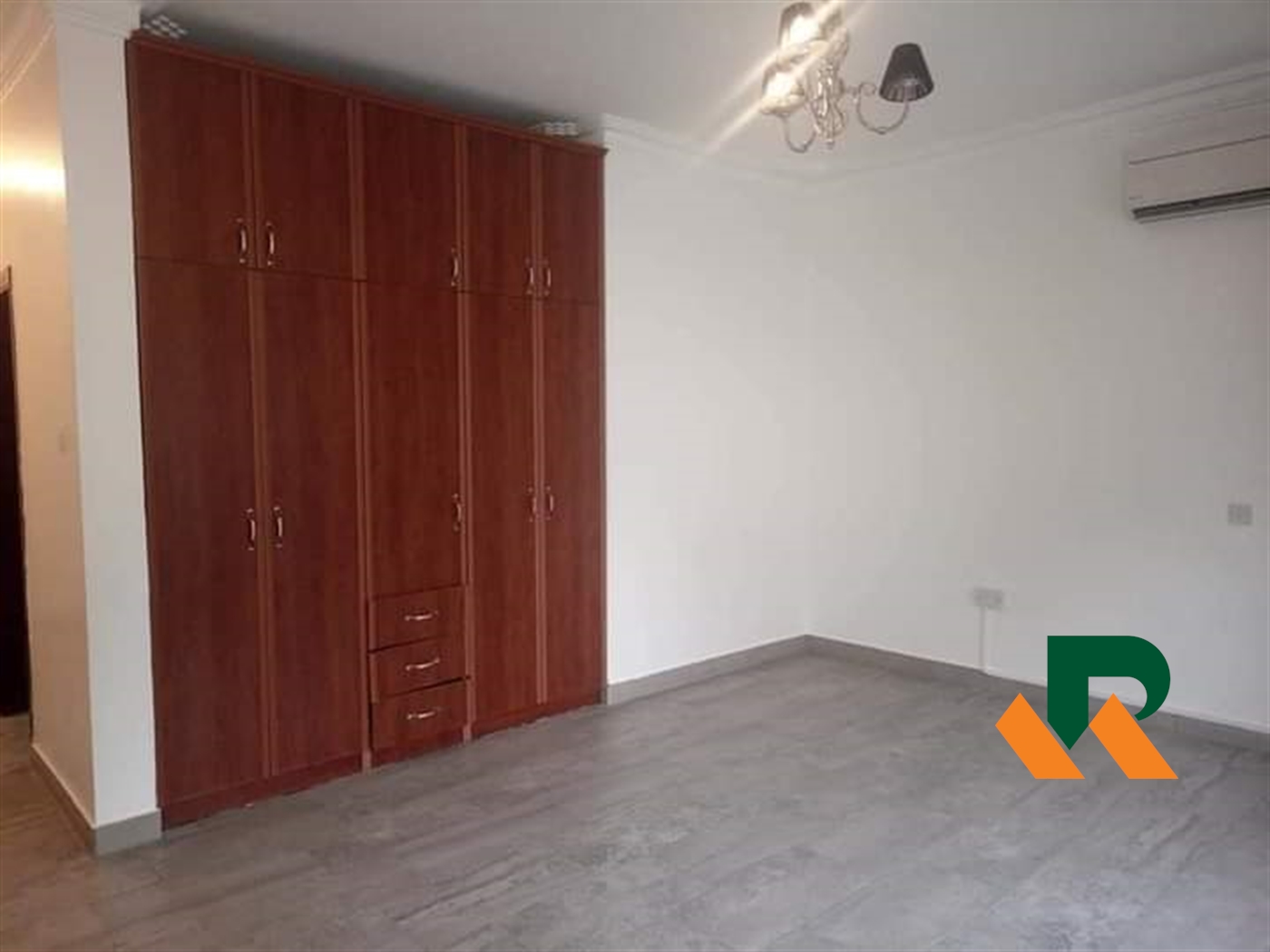 Storeyed house for rent in Bugoloobi Kampala